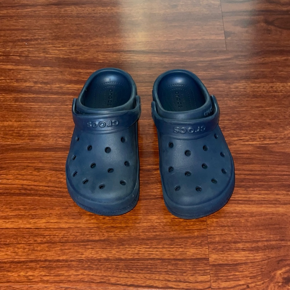 Crocs don’t fit me no more so I’m trying to sell them